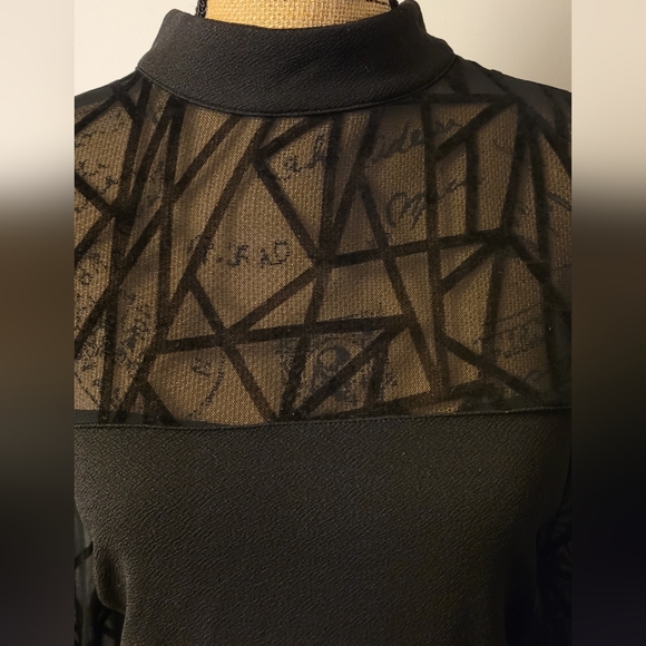 Black Gown - Picture 2 of 6